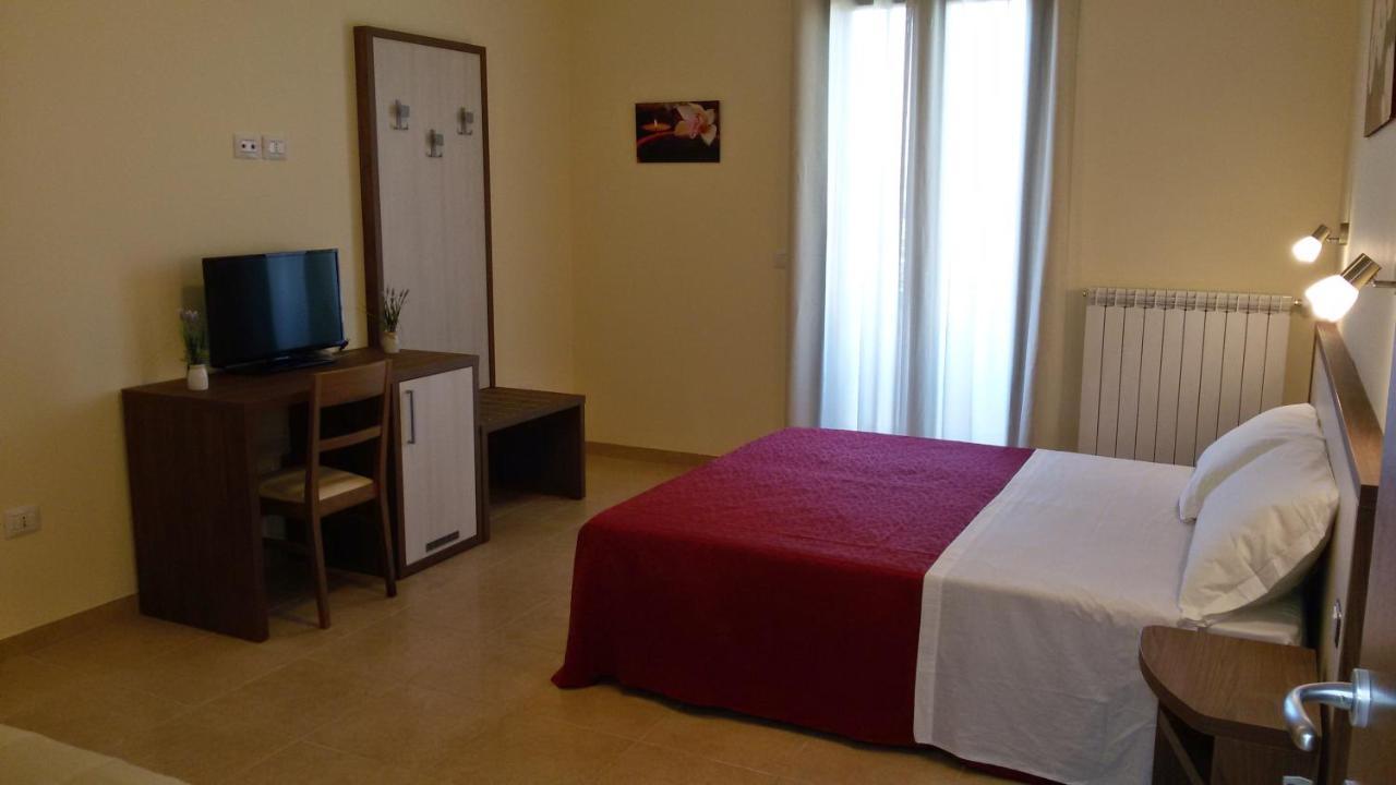 B&B Hotel Helios Uggiano La Chiesa Εξωτερικό φωτογραφία