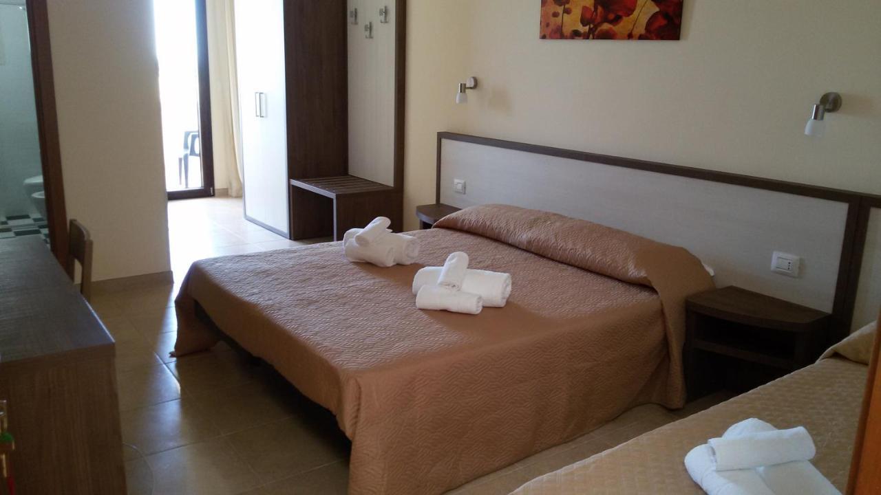 B&B Hotel Helios Uggiano La Chiesa Εξωτερικό φωτογραφία