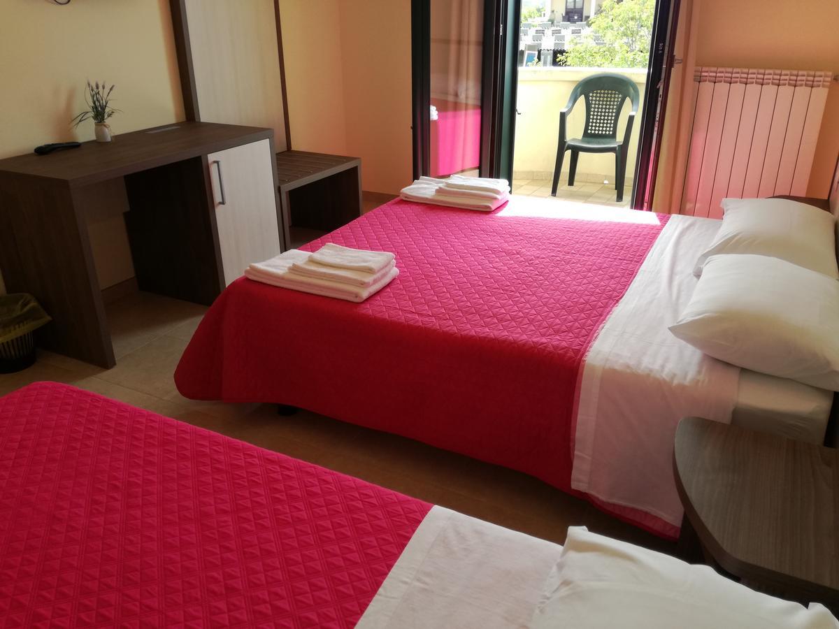 B&B Hotel Helios Uggiano La Chiesa Εξωτερικό φωτογραφία